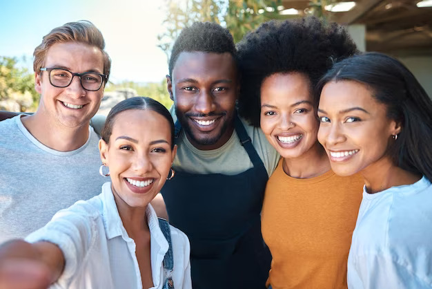 Image showing happy smiling people
